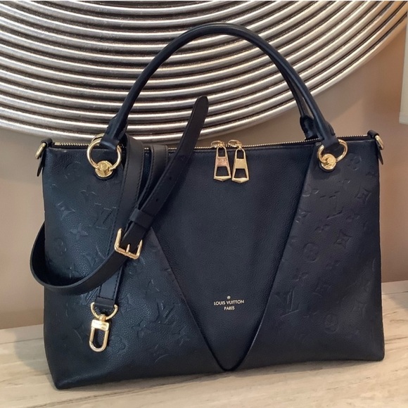 Louis Vuitton Handbags - LOUIS VUITTON V Tote MM Black Leather Handbag EUC & Authentic